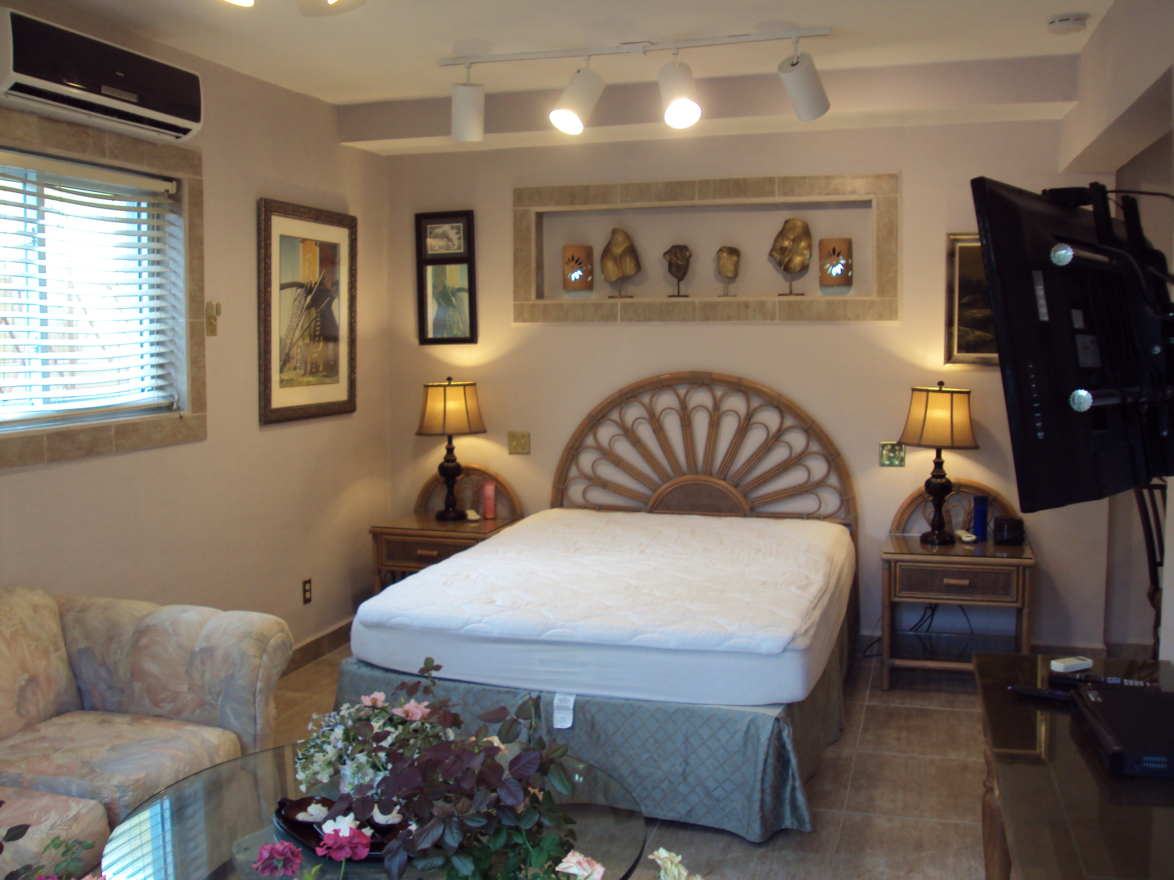 CONDO 115 018.JPG