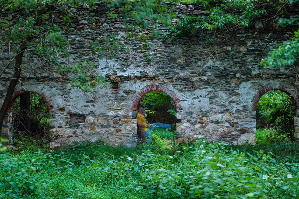 Ghost In The Arch-5850.jpg