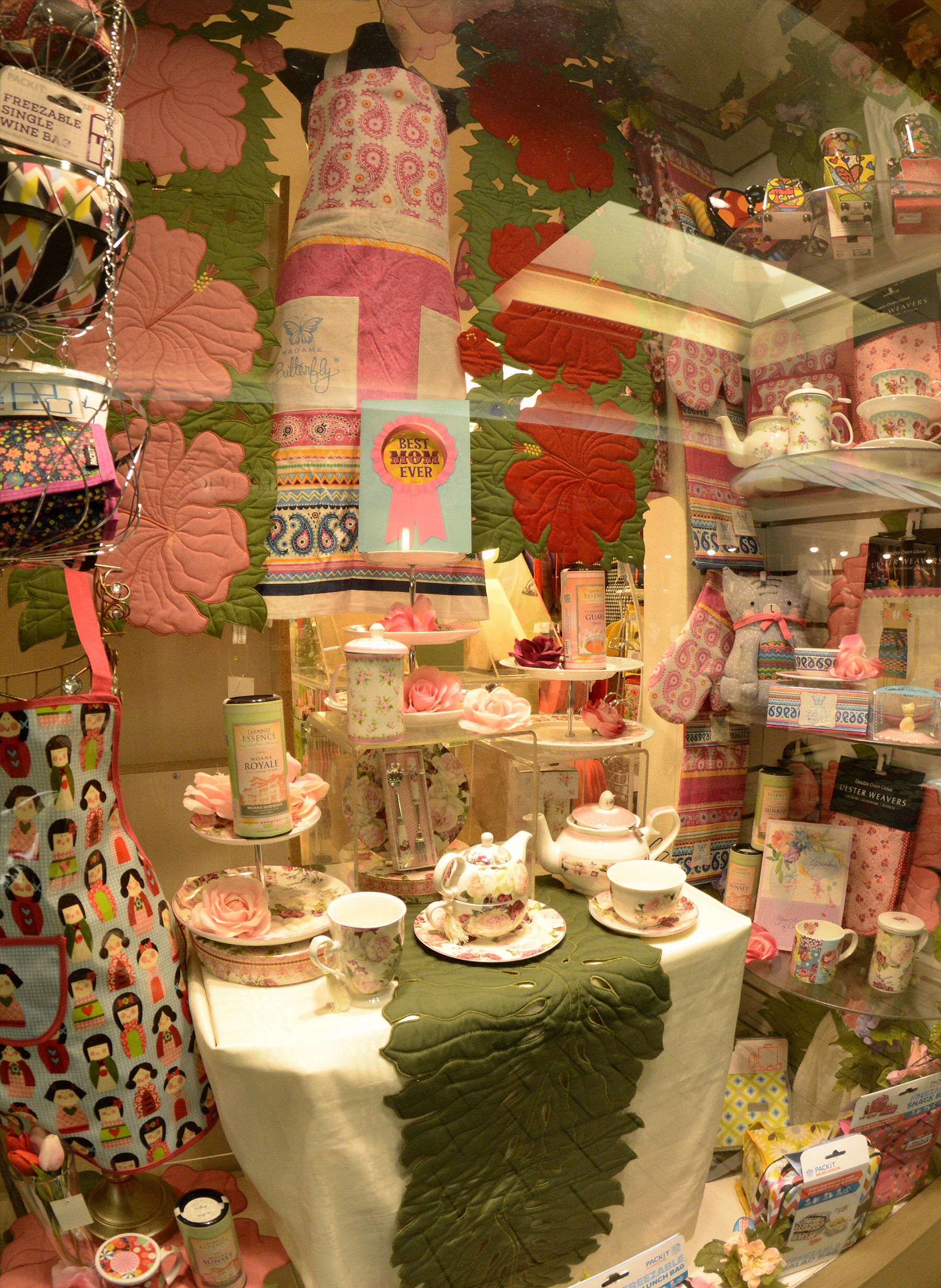 Mothers Day Display (Kahala Mall) (05/02/2015)