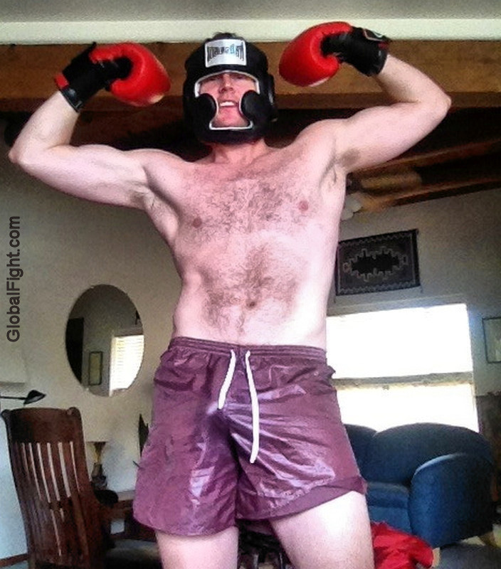 hot studly boxer dude.jpg