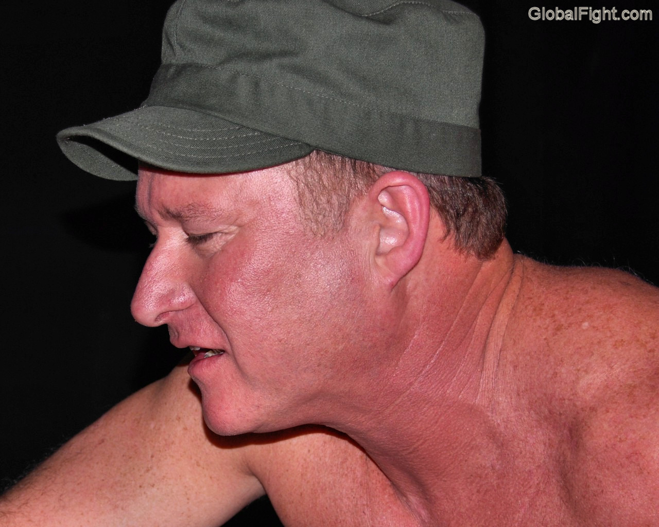 0gorgeous military man seeks buddy.jpg