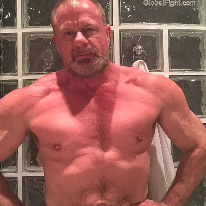 gayworld musclemen big muscles.jpg