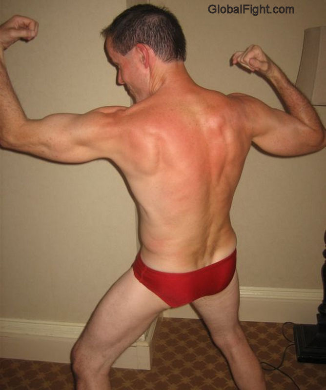 hot musclejock flexing.jpg