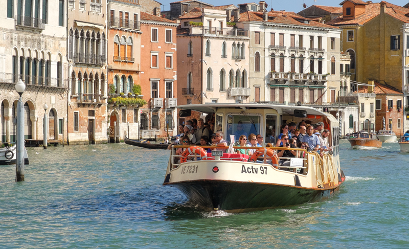 'Vaporetto' Water Bus