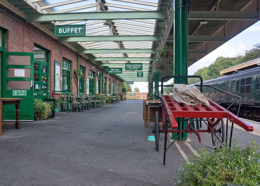 Station, Autumn