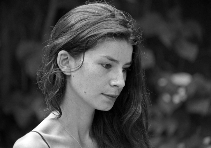 AL004BW.jpg