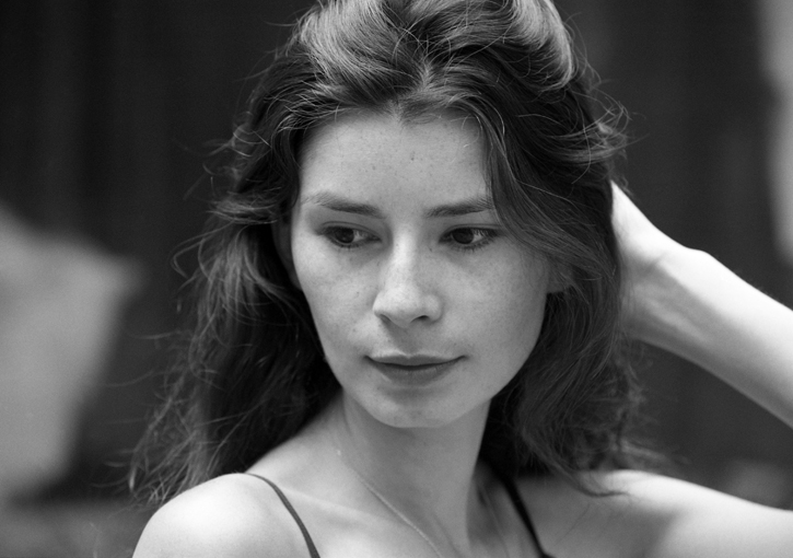 AL009BW.jpg