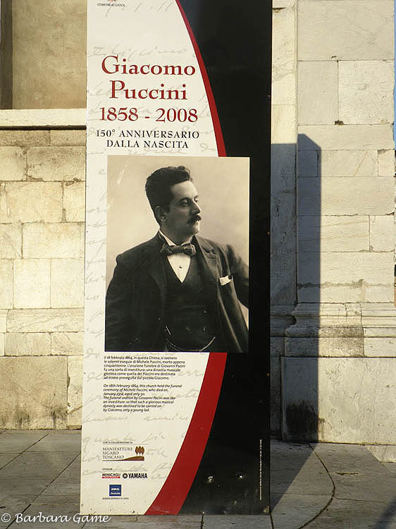 Sign outside Casa di Puccini