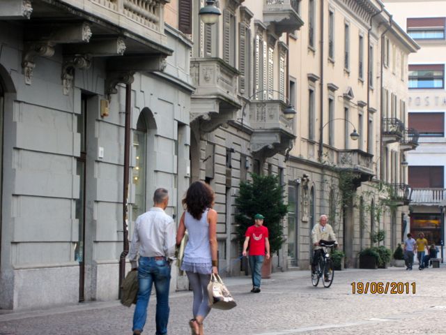 Como,  evening stroll or passegiata