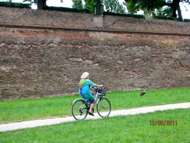 Ferrara,   cycling around the ancient city walls