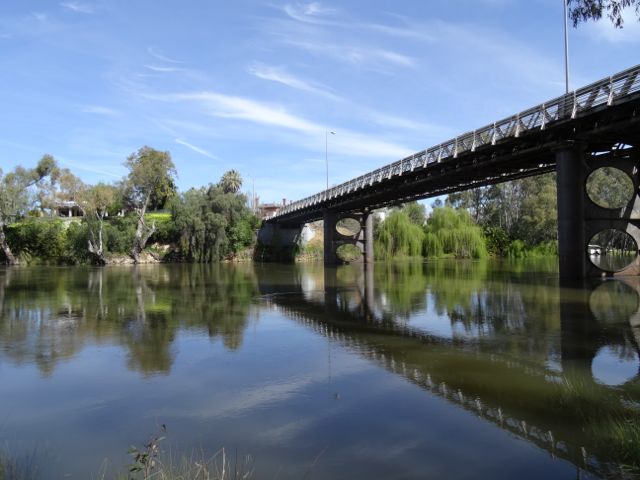 Murray River at Wahgunyah, Foord Bridge