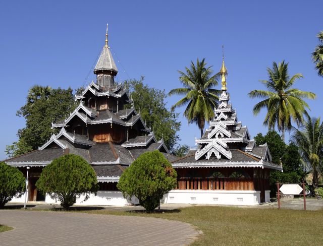 Wat Hua Waing, in the town