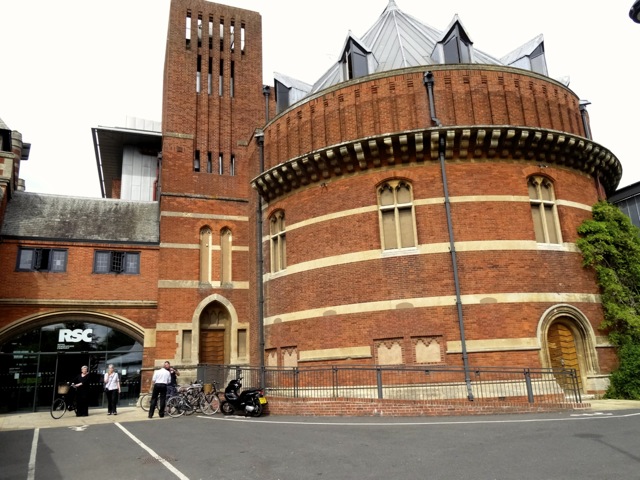 One entrance, the round Swan Theatre