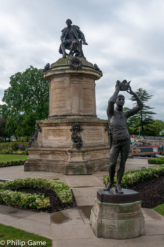 Statue, Stratford-upon-Avon {PG}