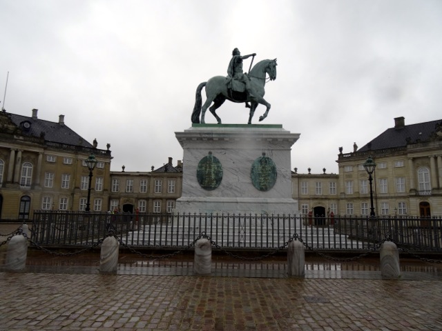 Amelienborg Palace, equestrian statue of Frederick V