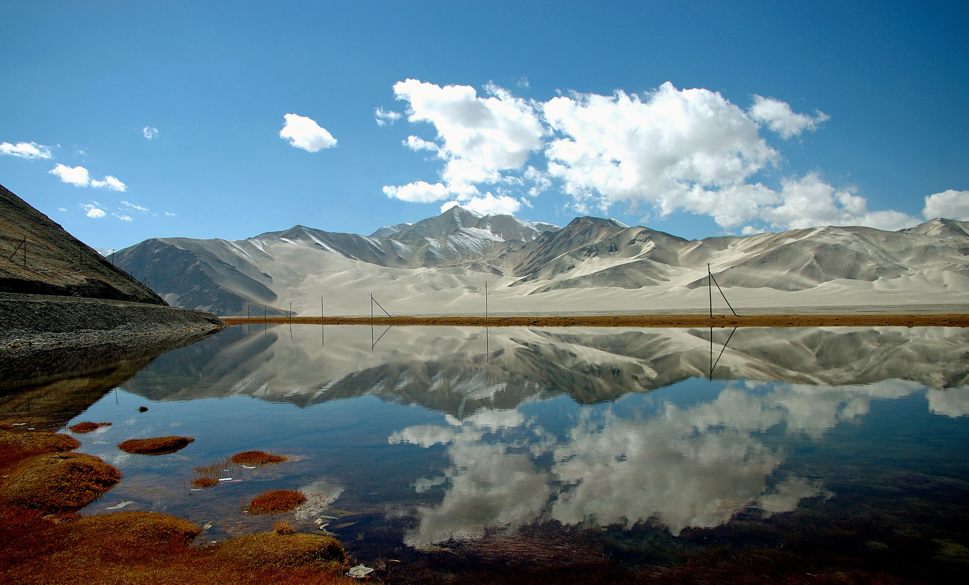 Kumtagh Sand Mountain, Ghez River Valley, Karakoram Highway, Xinjiang, China