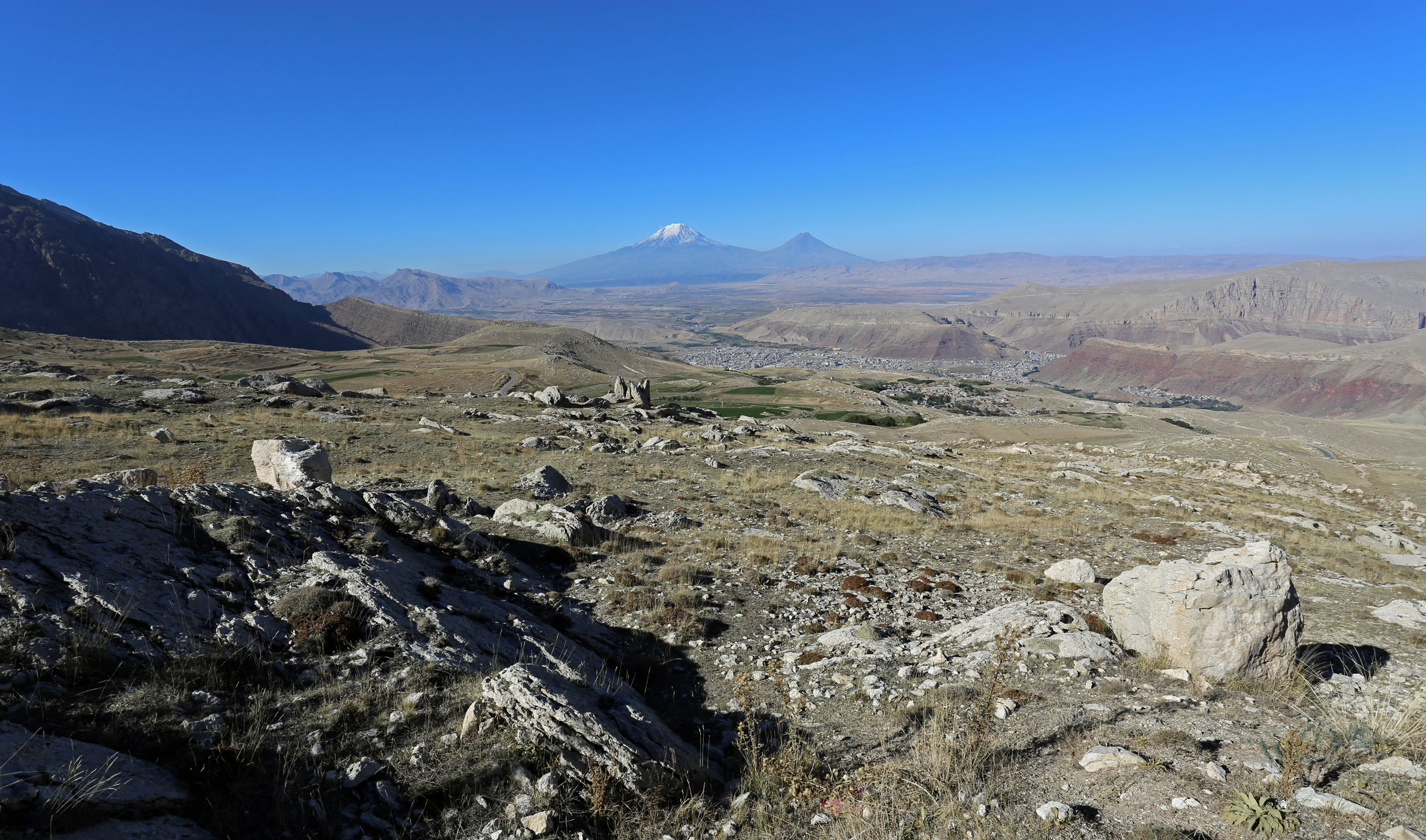 Mt Ararat with Maku in the foreground