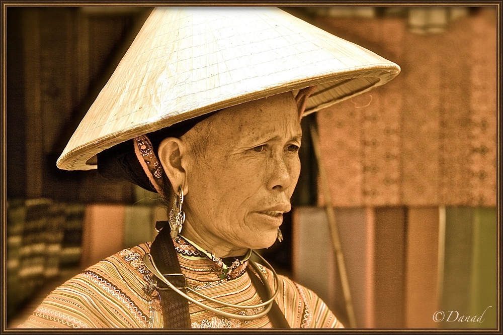 A Hmong. Can Cau Market.