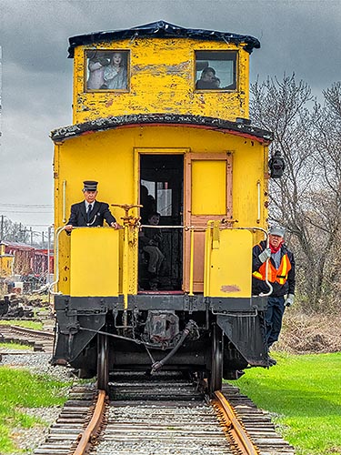 Yellow Caboose P1030203