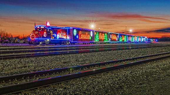 CP Holiday Train 2014 At Sunrise (P1030494-6)