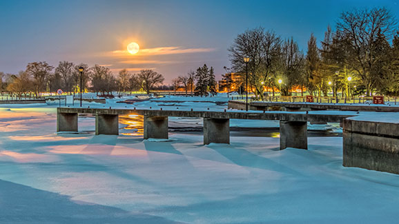 Canal Basin Moonset 20150205