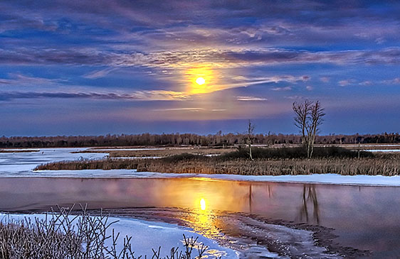 Moon Setting Over The Swale P1000085-91