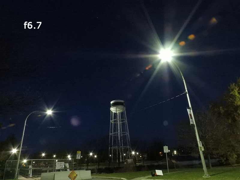 B700 Streetlight Lens Flare Test f6.7 (DSCN00615)