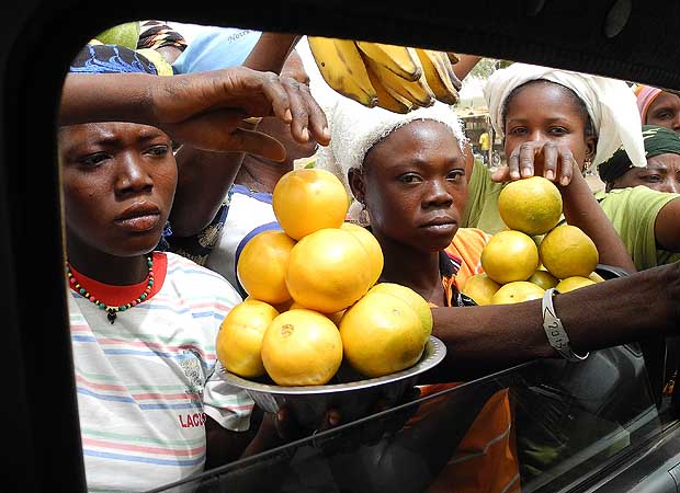 Women try to sell their fruit through car windows, Burkina Faso