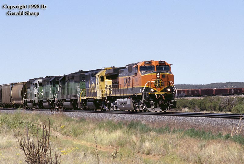 bnsf1047_in_upper_abo_canyon1.jpg