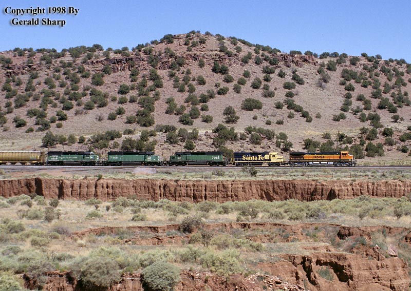 bnsf1047_in_upper_abo_canyon2.jpg