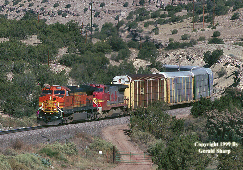 bnsf4906east_at_scholle.jpg