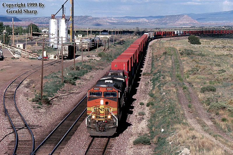 bnsf4981west_at_thoreau.jpg