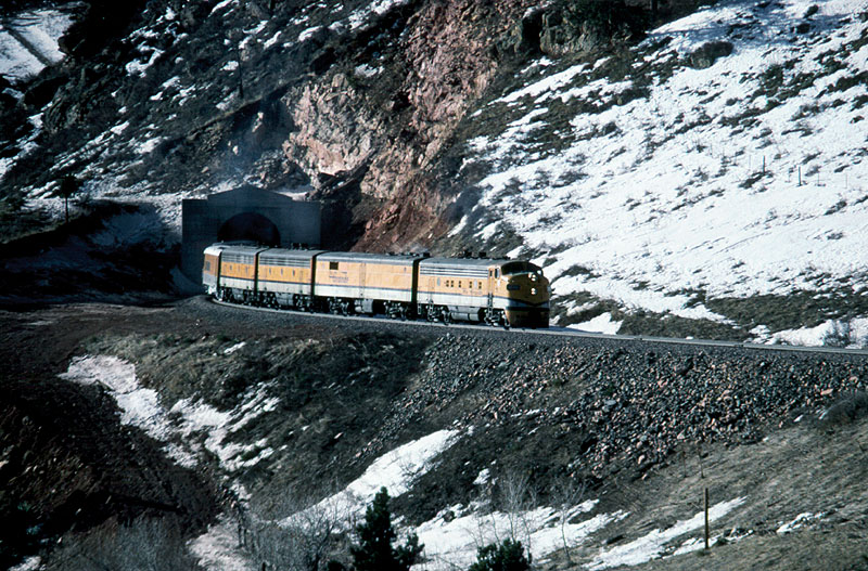 ski_train_at_t1.jpg