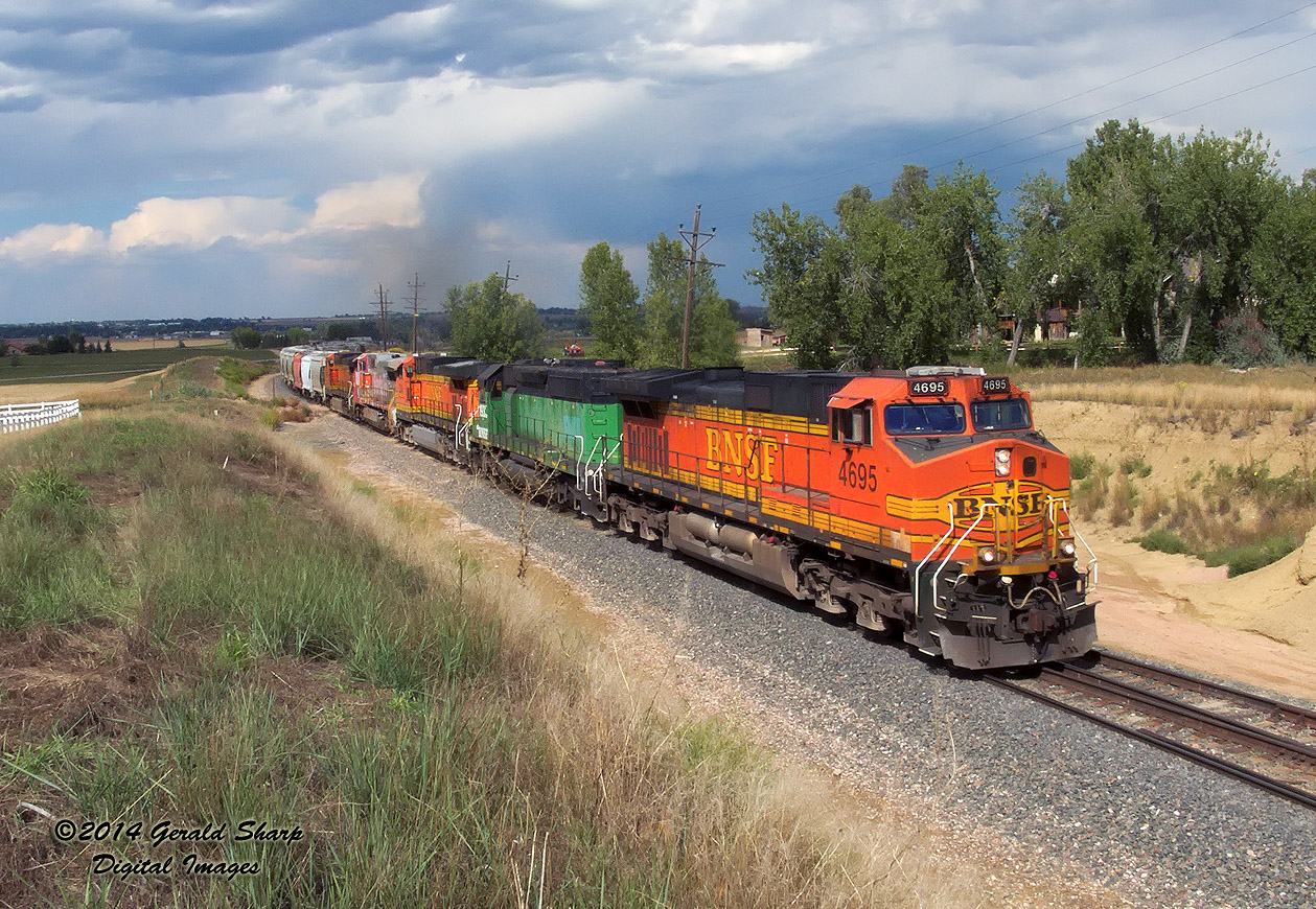 bnsf4695_south_at_nss_longs_peak_co_wide_crop.jpg
