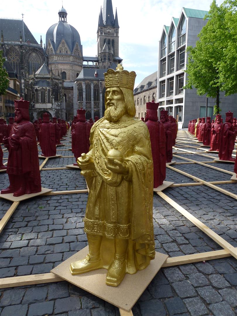 Kunstwerk bij Dom Aachen