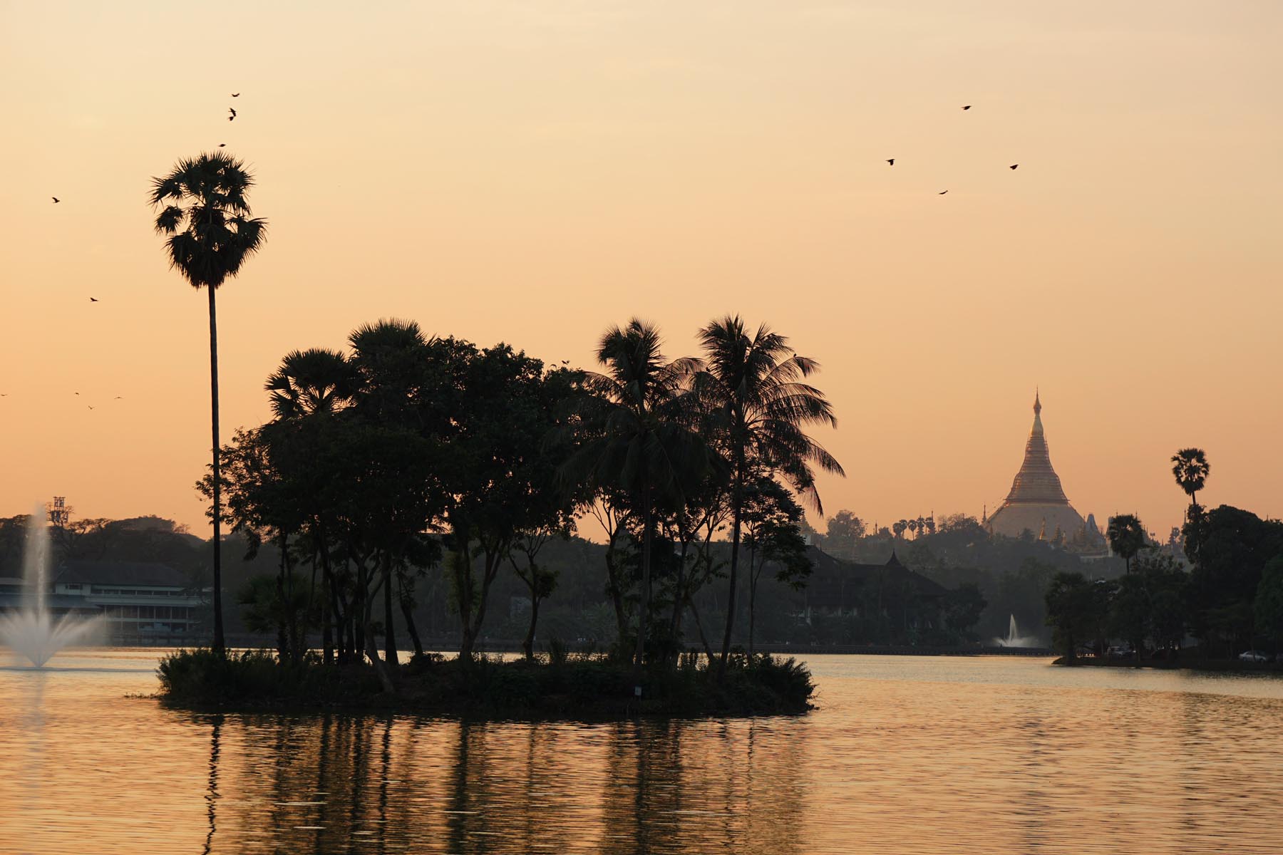 Kandawgyi Lake