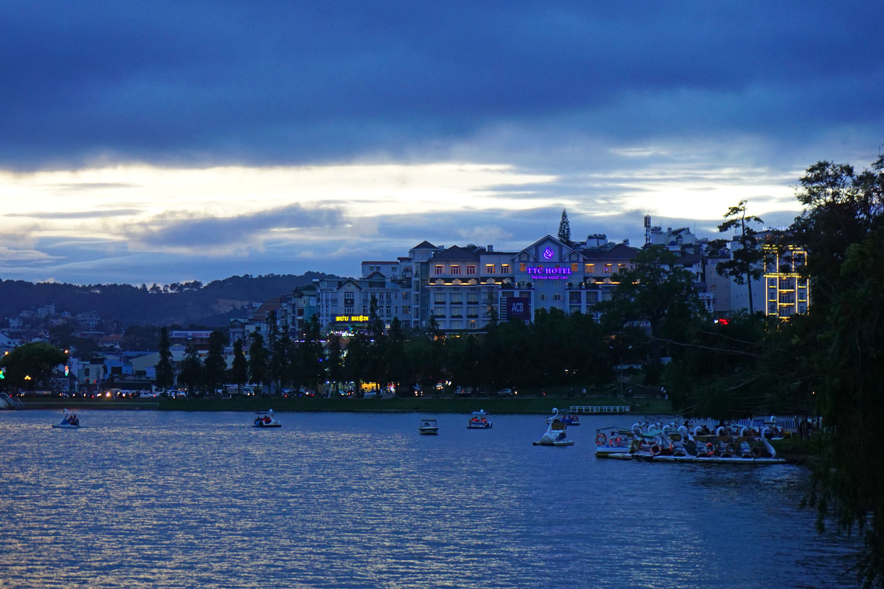 Xuan Huong Lake