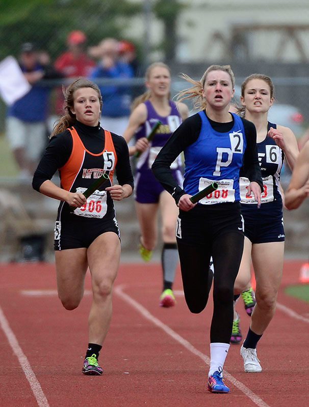 Pullman_Girls_4x400_State_2013039.jpg