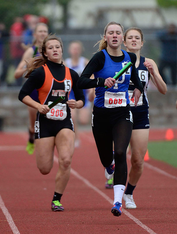 Pullman_Girls_4x400_State_2013040.jpg