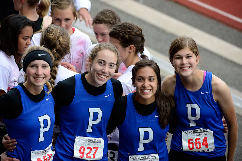 Pullman_Girls_4x400_State_2013048.jpg