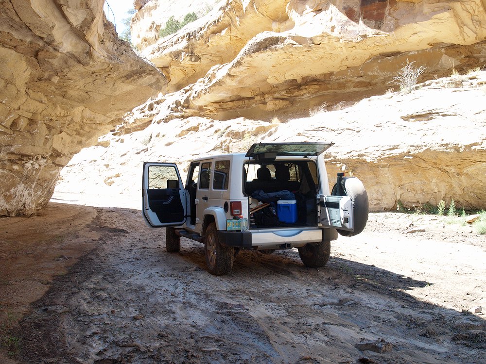 LB148056 escalante jeep trail.jpg