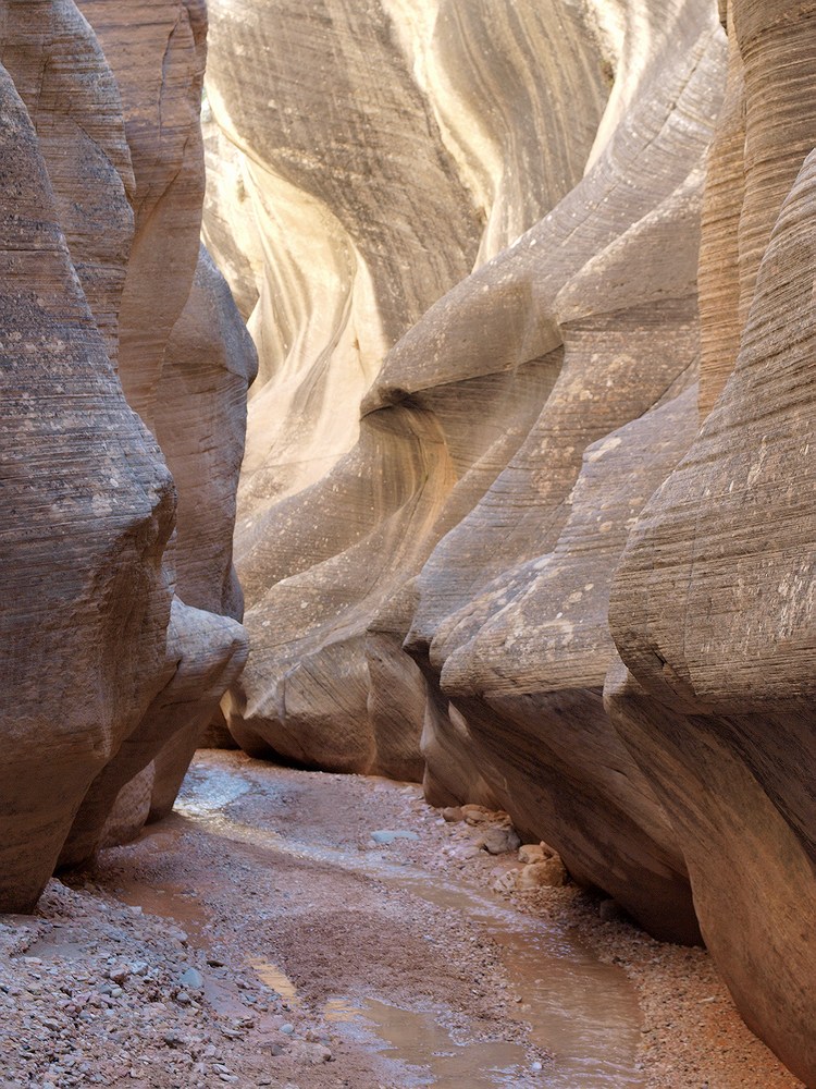 LB158229 slot canyon.jpg