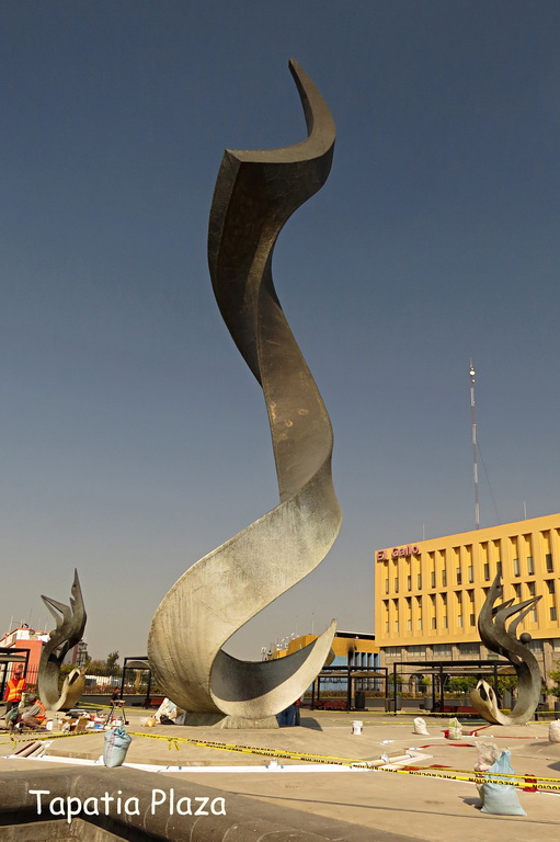 81 Guadalajara, Tapatia Plaza fountain