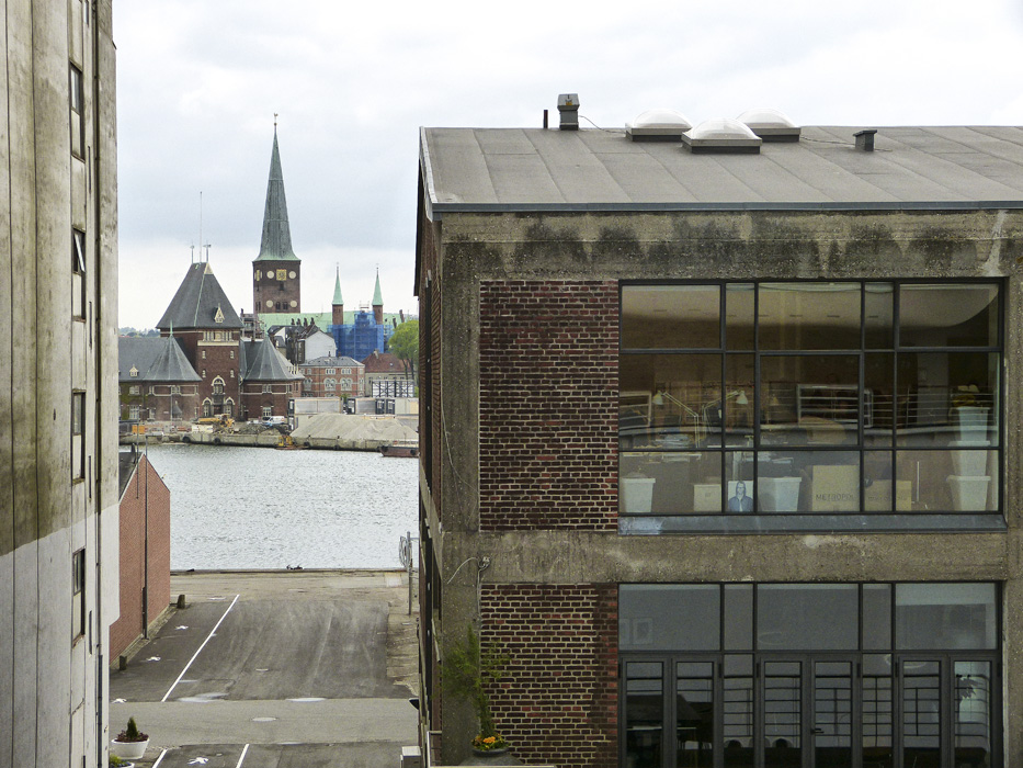 Aarhus vue du batau,  quai / Aarhus as seen from the docked ship