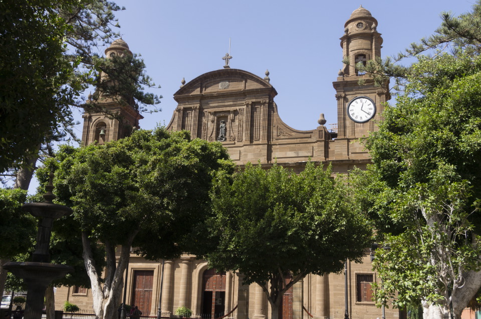 iglesiasantiagodecaballeros-sk.JPG