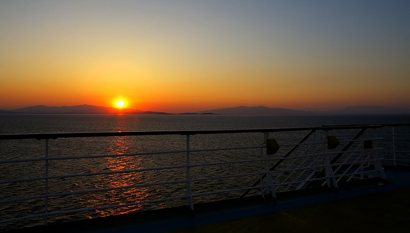 Lever de soleil en Turquie dans le golfe d'Izmir