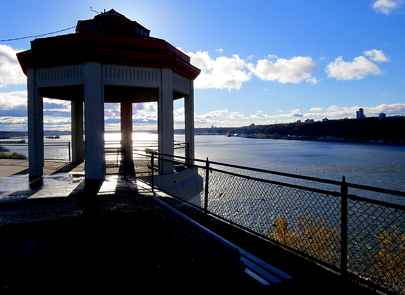 Pavillon pas si lointain, terrasse de Lvis