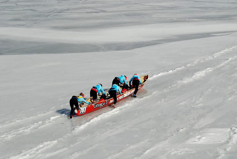 Course en canot  glace de Montral