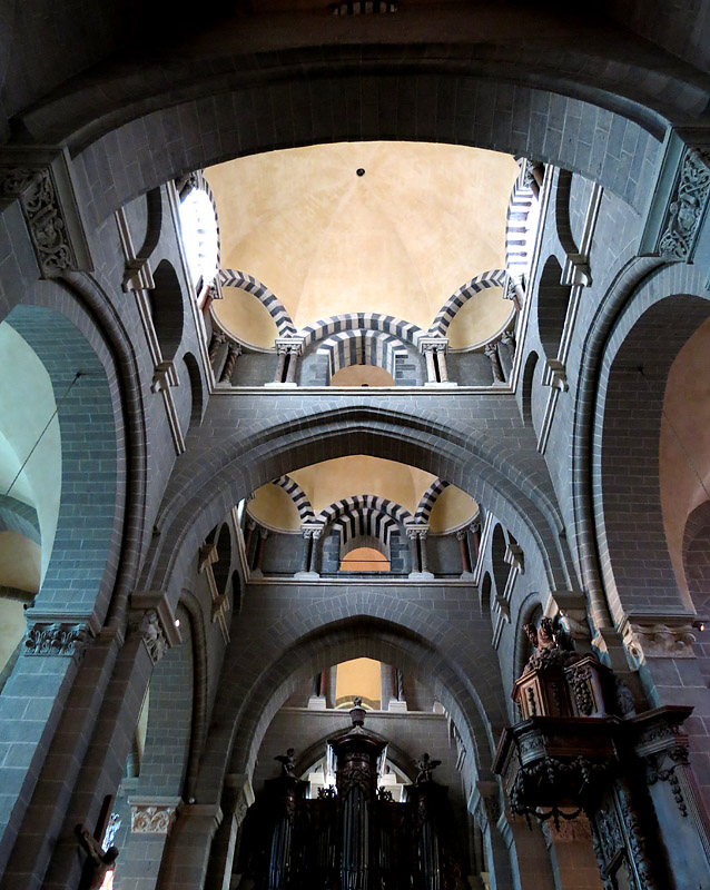 sous les domes de la cathdrale