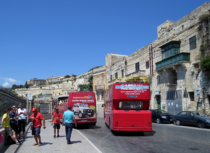 L'arrêt des autobus de touristes au quai Barriera